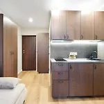 Stylish Near The Center Hotel apartamentowy 3*