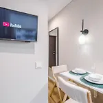 Stylish Near The Center Hotel apartamentowy